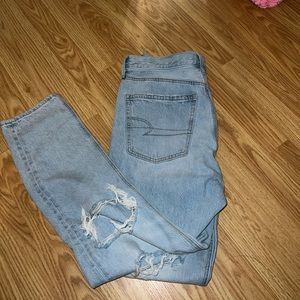 American Eagle 90’s boyfriend ripped jeans